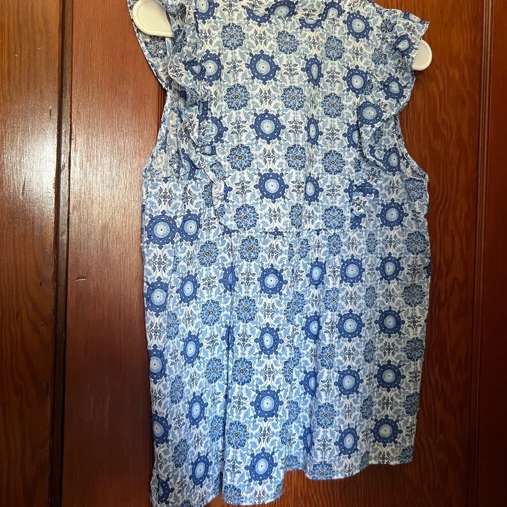 NWT the Loft Women’s Blue Floral Sleeveless Top Medium - Picture 4 of 4